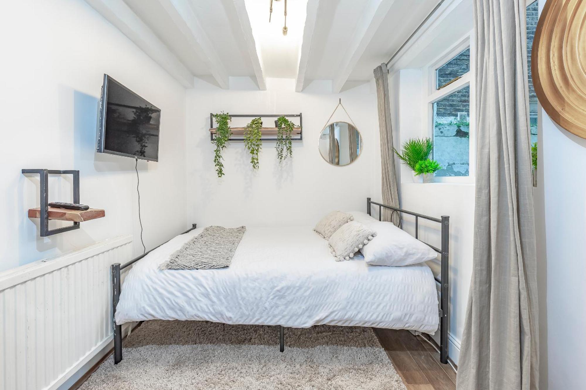 The Kensington Escape - 2 Bedroom *